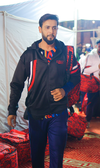 Imad Wasim joins the camp